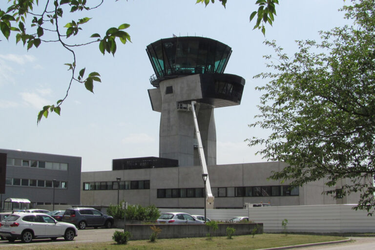TOUR DE CONTRÔLE AEROPORT STRASBOURGENTZHEIM LASA — free download